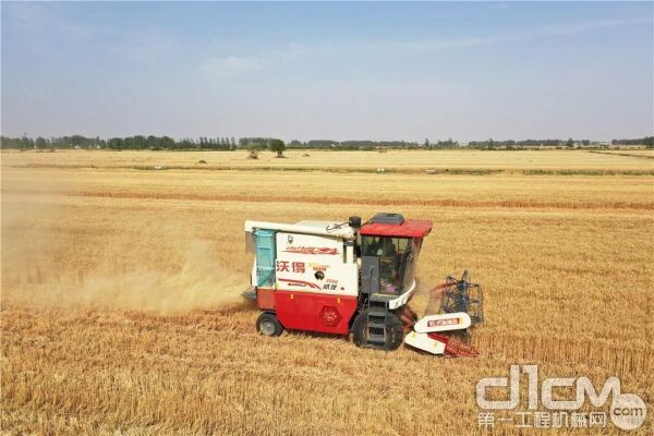 下半年乃至未來幾年，農(nóng)機(jī)行業(yè)仍處于調(diào)整發(fā)展期，趨緩運(yùn)行仍是市場(chǎng)發(fā)展主調(diào)