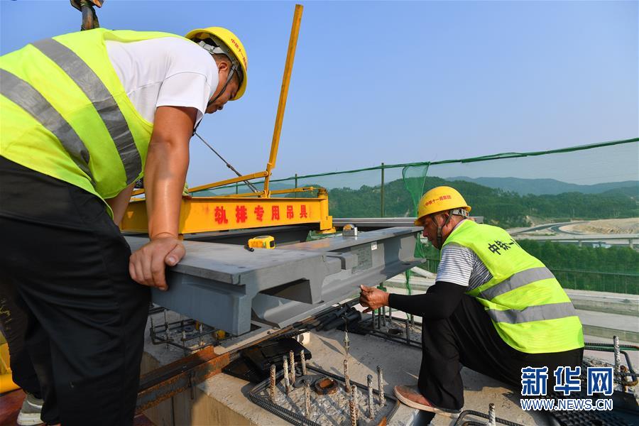 (經濟)(4)廣東清遠磁浮旅游專線開始鋪軌