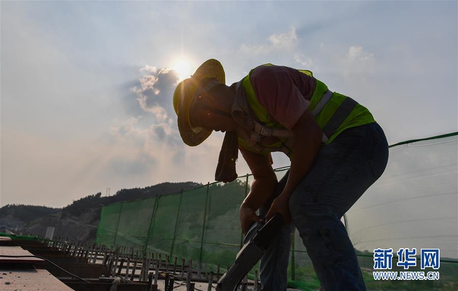 (經濟)(2)廣東清遠磁浮旅游專線開始鋪軌