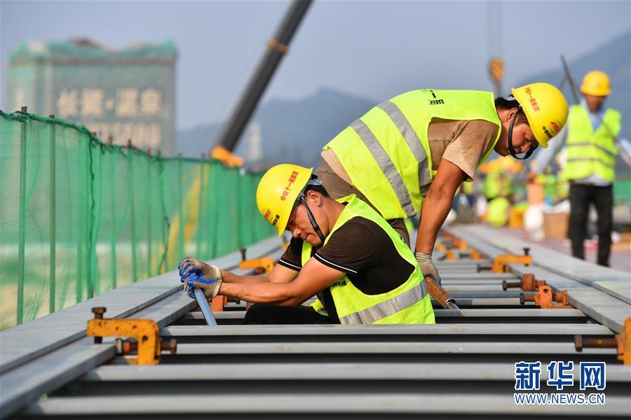 (經濟)(3)廣東清遠磁浮旅游專線開始鋪軌