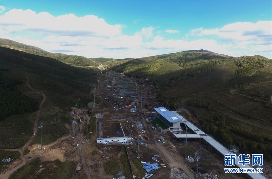 （體育&middot;圖文互動）（2）冬奧會張家口賽區：國家冬季兩項中心和國家越野滑雪中心完工