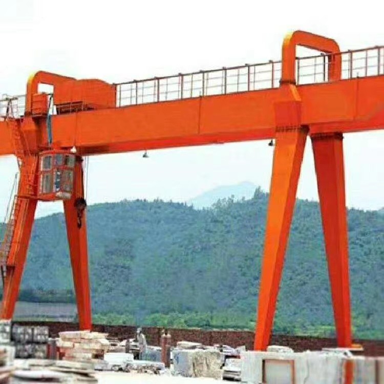 云南雙柏縣門式起重機